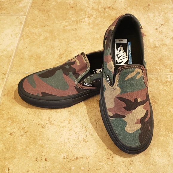 Vans Other - VANS New Boy/Men Camo/Black Pro Slip-On - Size 5